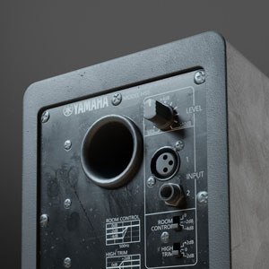 Yamaha HS5 Tampak Belakang Yamaha HS5 Speaker Home Studio Paling Rekomendasi