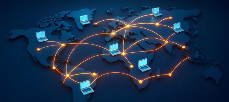 Koneksi antar komputer global yang membentuk jaringan internet dengan peta dunia dan garis neon